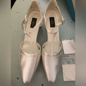 Lifestride dyeable white fabric women’s size 10, block heel, leather soles